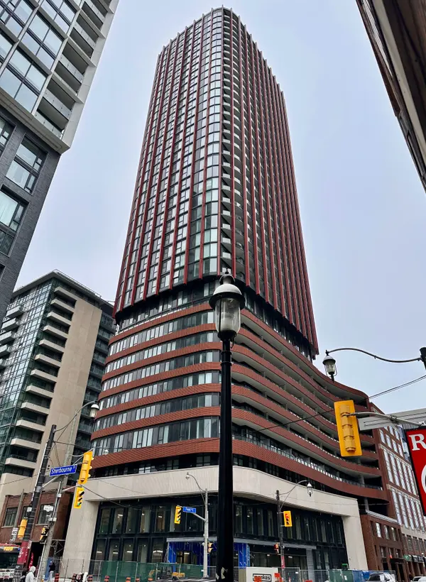 180 Front ST E #2105, Toronto C08, ON M5A 0A9