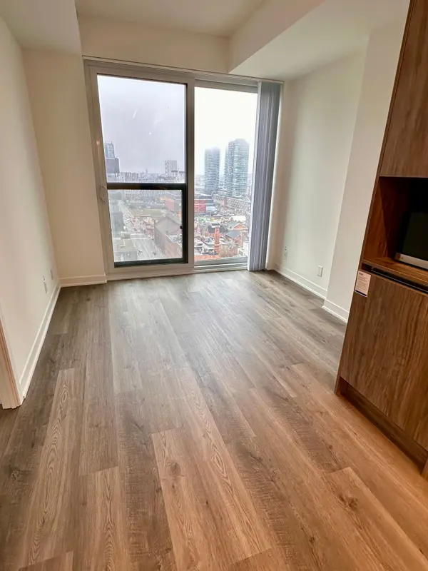 180 Front ST E #2105, Toronto C08, ON M5A 0A9