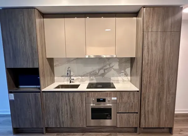 180 Front ST E #2105, Toronto C08, ON M5A 0A9