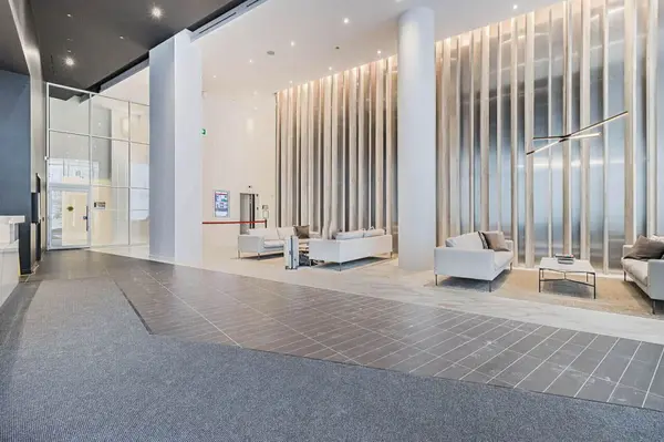 3900 Confederation Pkwy #522, Mississauga, ON L5B 0M3