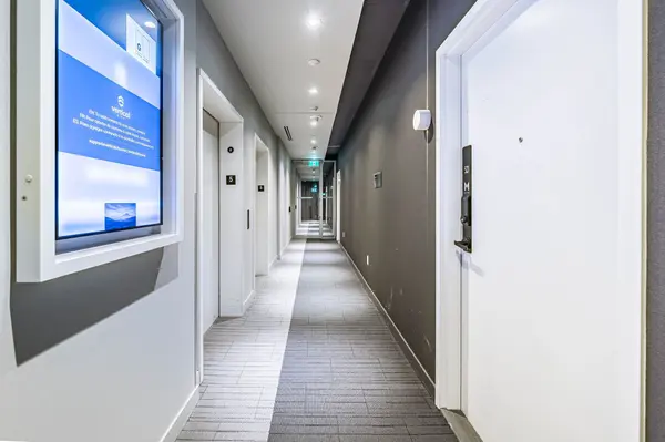 3900 Confederation Pkwy #522, Mississauga, ON L5B 0M3