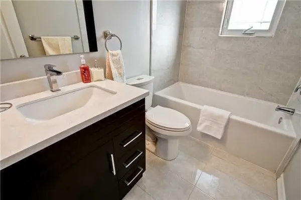 21 Cartier CRES #Main, Richmond Hill, ON L4C 2M9