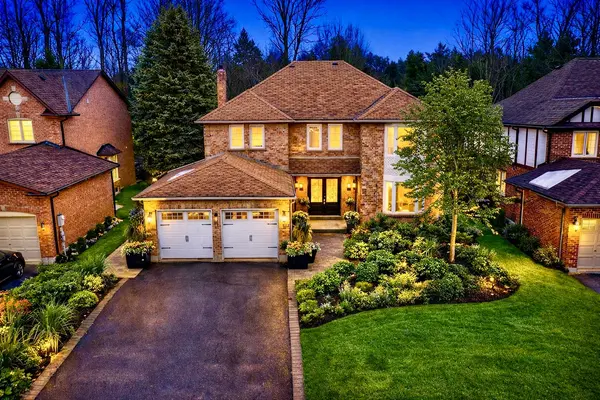 10 Mcclenny DR, Aurora, ON L4G 5P9