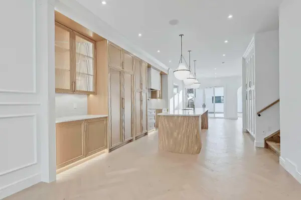 1739 48 AVE SW, Calgary, AB T2T 2T2