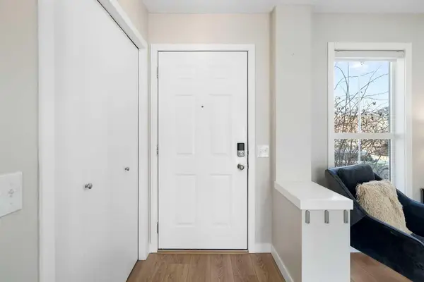 9 Elgin Mews SE, Calgary, AB T2Z 4J9