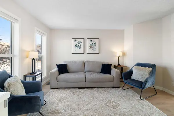 9 Elgin Mews SE, Calgary, AB T2Z 4J9