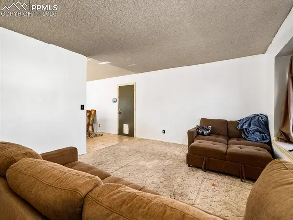 45 Archway LN, Pueblo, CO 81005