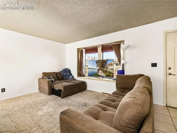 45 Archway LN, Pueblo, CO 81005