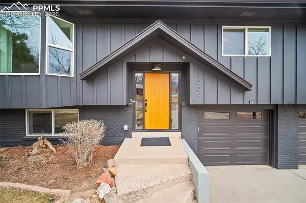 1009 Panorama DR, Colorado Springs, CO 80904