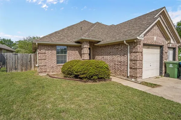 502 S Main Street #B, Aubrey, TX 76227