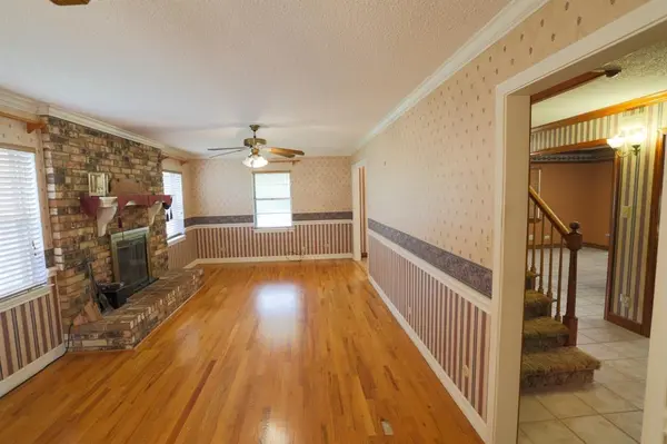 303 David Davis Drive, Mcgregor, TX 76657