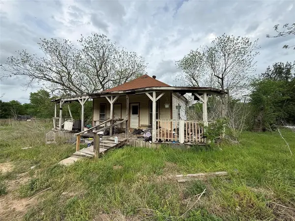 9722 County Road 3909, Athens, TX 75752