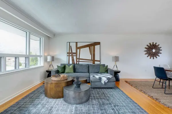 29 Fulwell CRES, Toronto W05, ON M3J 1Y4