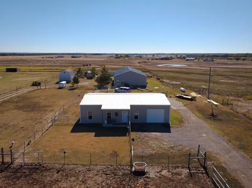 3300 Airport Road, Tioga, TX 76271