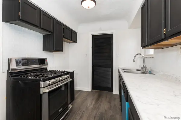 17204 Euclid AVE, Allen Park, MI 48101