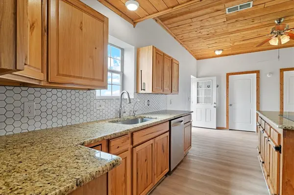 3300 Airport Road, Tioga, TX 76271