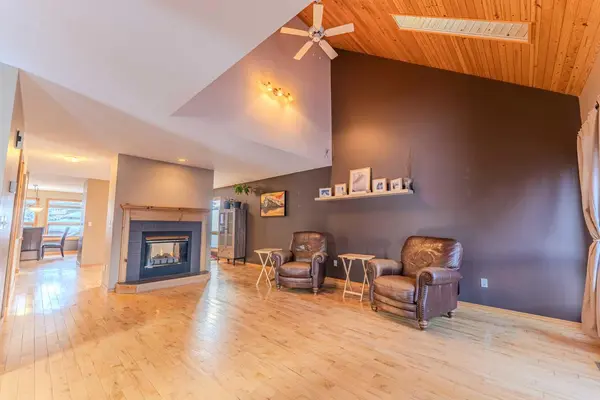 1000 Cougar Creek DR #4, Canmore, AB T1W1C7