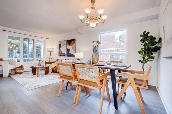 145 Glasgow CRES, Georgina, ON L4P 4B1