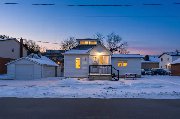 2386 Sovereign ST, Oakville, ON L6L 1L8