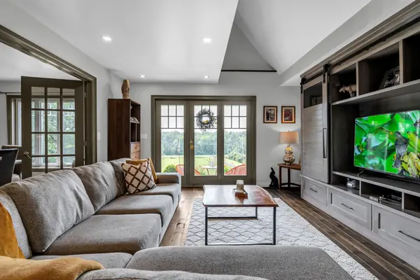 18833 Paragon RD, South Glengarry, ON K6H 5R5