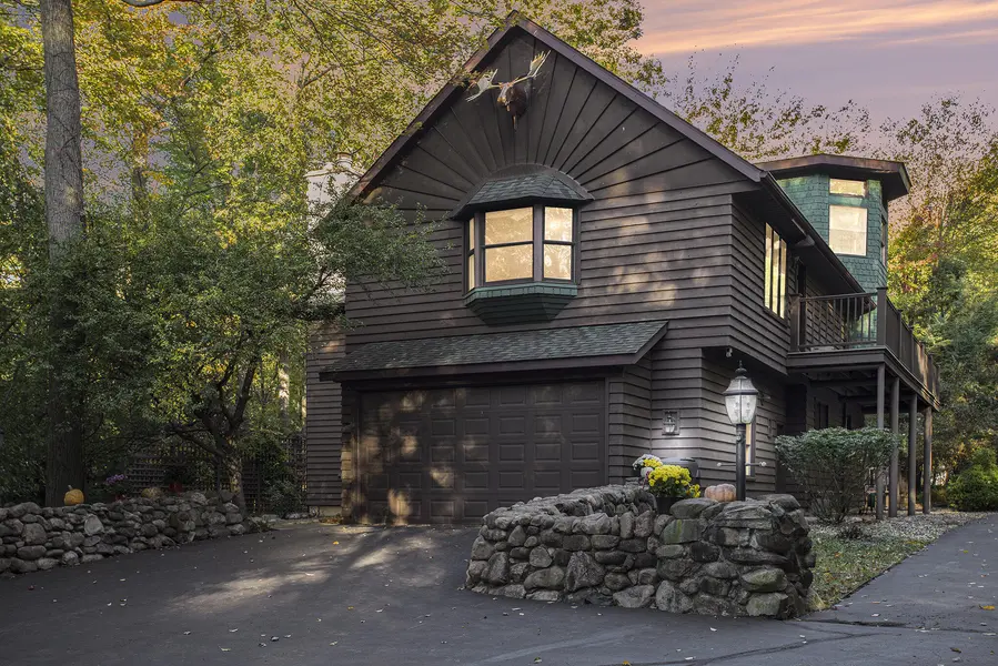 8425 Oakside ST, Portage City, MI 49002