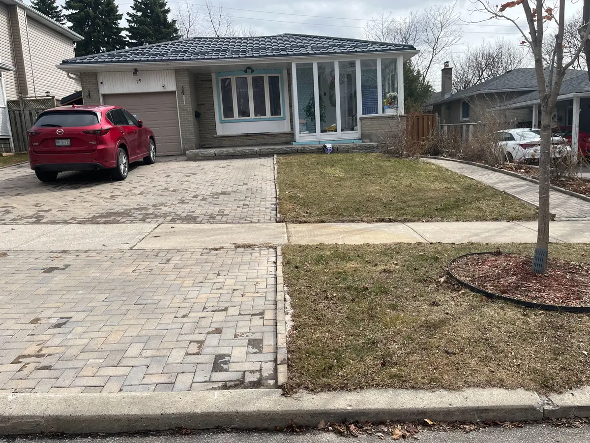 25 Tristan CRES, Toronto C15, ON M2H 1X2