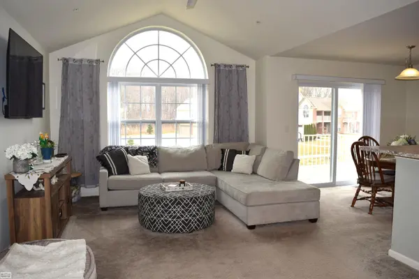 22053 Aberdeen DR, Macomb Twp, MI 48042