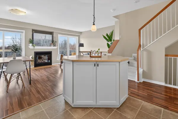 404 Hillsboro Private #74, Kanata, ON K2M 3A8