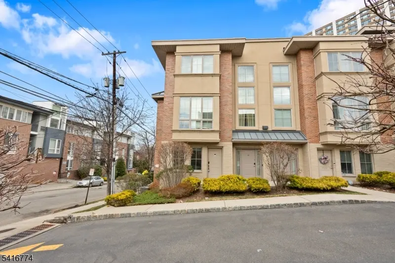 200 Laird Avenue-C2101, Cliffside Park Boro, NJ 07010