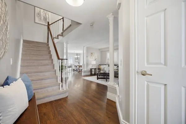 2956 Glover LN, Burlington, ON L7M 4K6