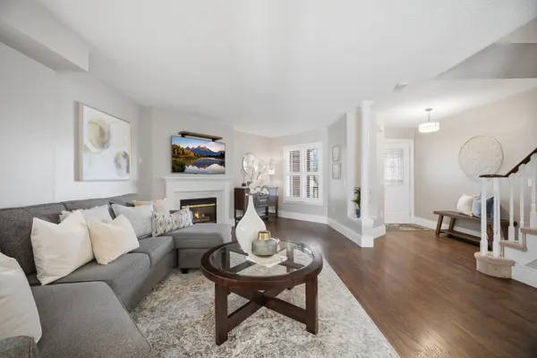 2956 Glover LN, Burlington, ON L7M 4K6