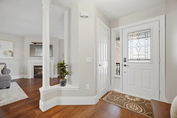 2956 Glover LN, Burlington, ON L7M 4K6