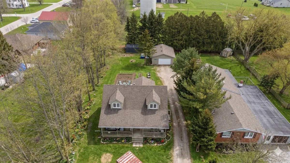 25 JOHN ST W, Minto, ON N0G 1M0