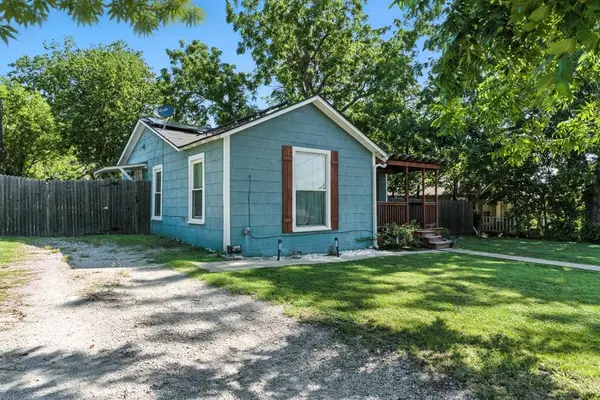 116 W 7th Street, Weatherford, TX 76086