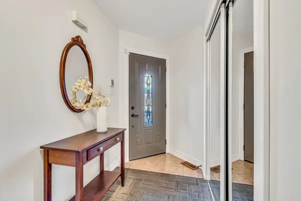 5666 Whitehorn AVE, Mississauga, ON L5V 2A9