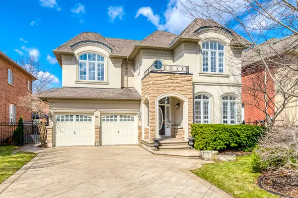 96 Spring Azure CRES, Oakville, ON L6L 6V8