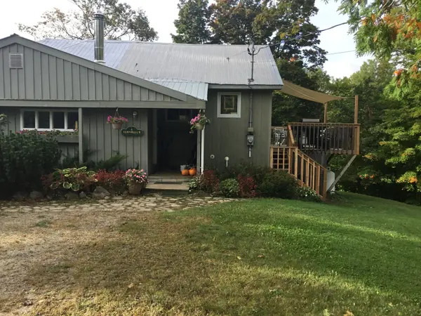 72 Maplewood RD, Hastings Highlands, ON K0J 1L0