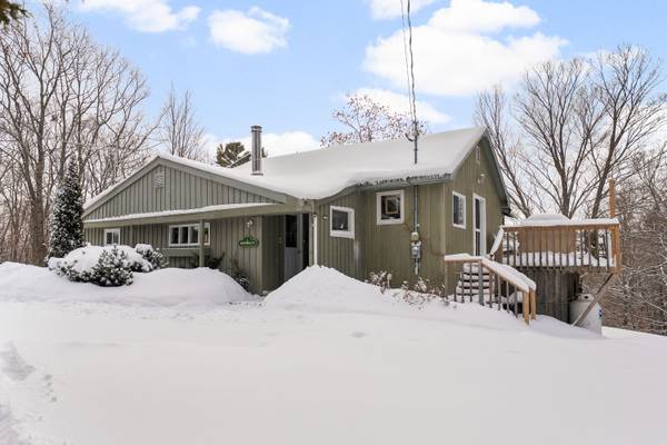 72 Maplewood RD, Hastings Highlands, ON K0J 1L0