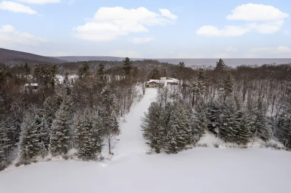 72 Maplewood RD, Hastings Highlands, ON K0J 1L0