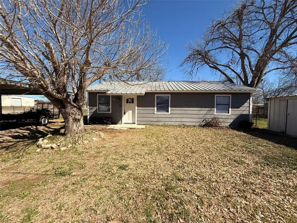 707 N First Street, Bangs, TX 76823