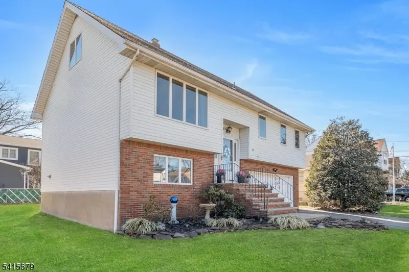 191 Pershing Rd, Clifton City, NJ 07013