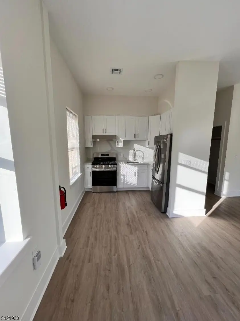 70 69Th St #4, Guttenberg Town, NJ 07093