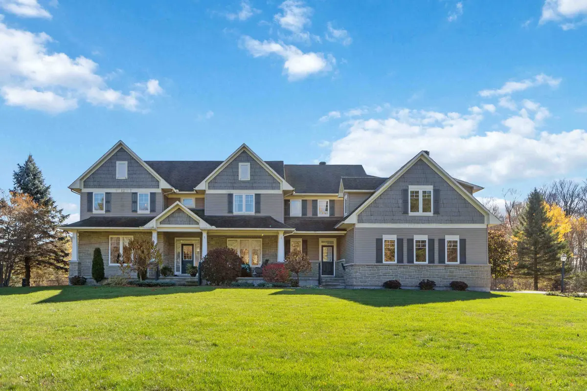 137 Goodman DR, Kanata, ON K2W 1C7