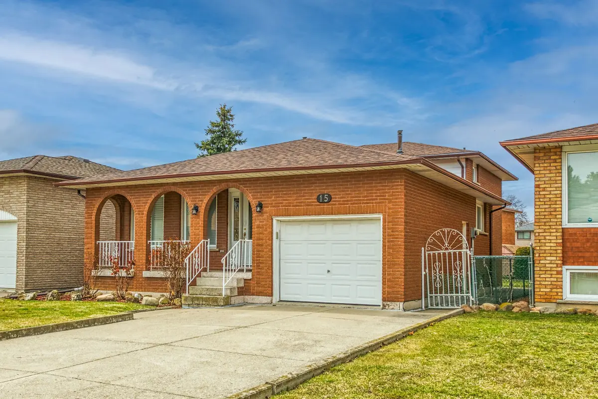 15 Fairington CRES, Hamilton, ON L8E 3N3