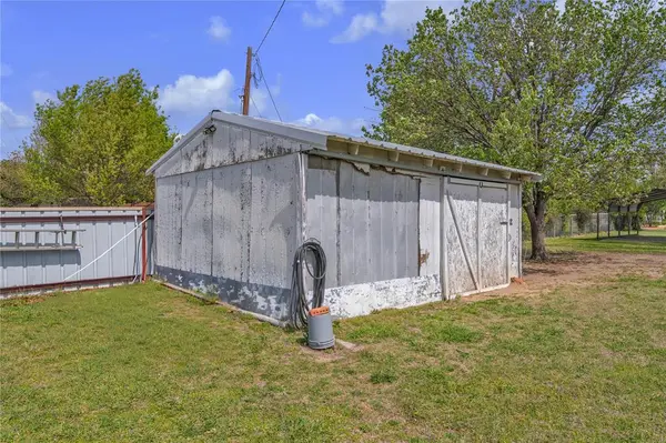 3004 State Highway 101, Bowie, TX 76230