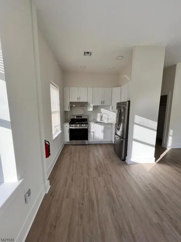 70 69Th St #4, Guttenberg Town, NJ 07093