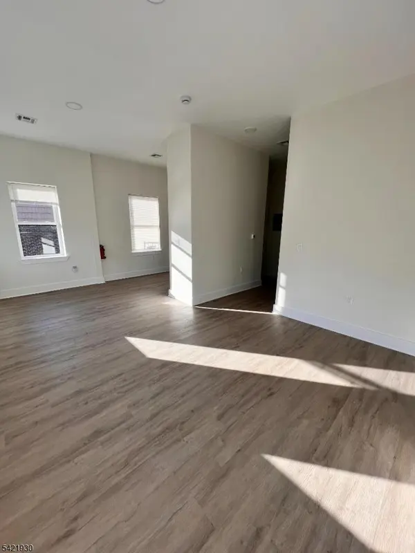 70 69Th St #4, Guttenberg Town, NJ 07093