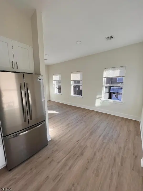 70 69Th St #4, Guttenberg Town, NJ 07093