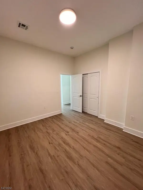 70 69Th St #4, Guttenberg Town, NJ 07093