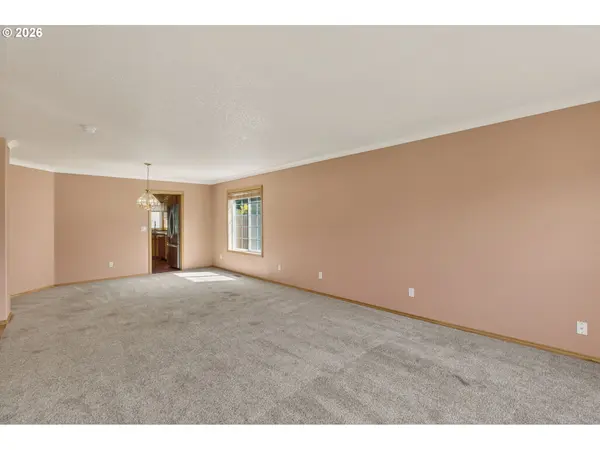 12405 COMINGER DR, Oregon City, OR 97045